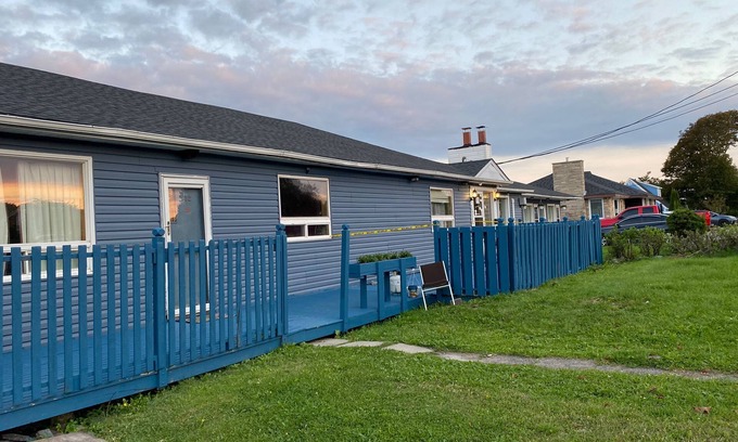 Saint John Hotel | Hillcrest Motel- 10 min from beach, shore