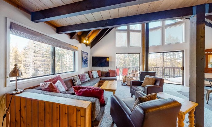 Serene Lakes House | Hillside Haven