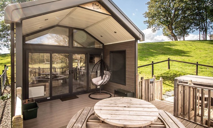 Rhayader Cottage | Hillside Lodge - Cabin sleeping 6 guests in 1 bedroom
