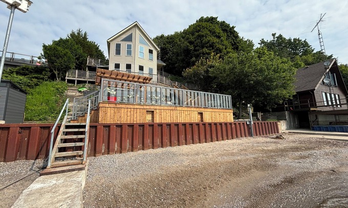 Normandale Cottage | - Hillside Shores Cottage – Scenic Decks, Cozy Vibes & Private Owned Beach