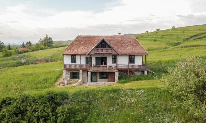 Pauleni-Ciuc Villa | Hillside View Cottage - Csíksomlyó-panoráma vendégház