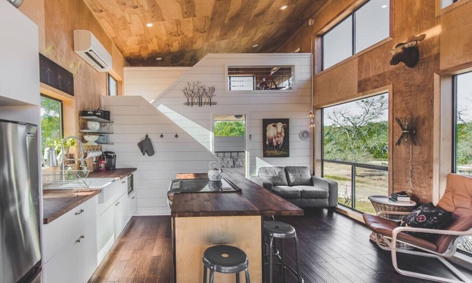 Dripping Springs House | Hilltop Hideaway, Cabin w/view, loft & Light