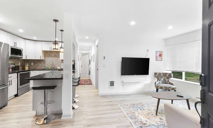 North Beacon Hill Condo | Hilltop in Seattle - modern and well appointed