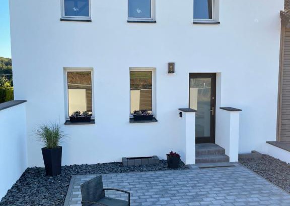 Hunerbach House | Hinter'm Mäuerchen