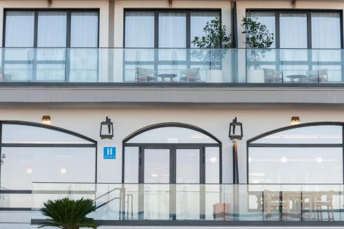 Deba Hotel | Hiru Uhinak