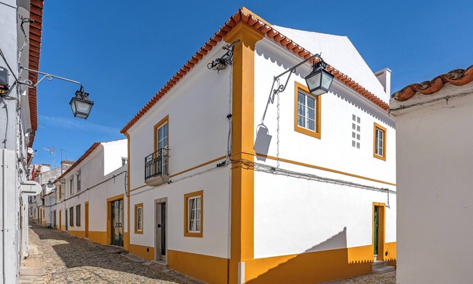 Evora Apartment | Histórico & Moderno · Charme & Alma Alentejana · Conforto no Coração Histórico