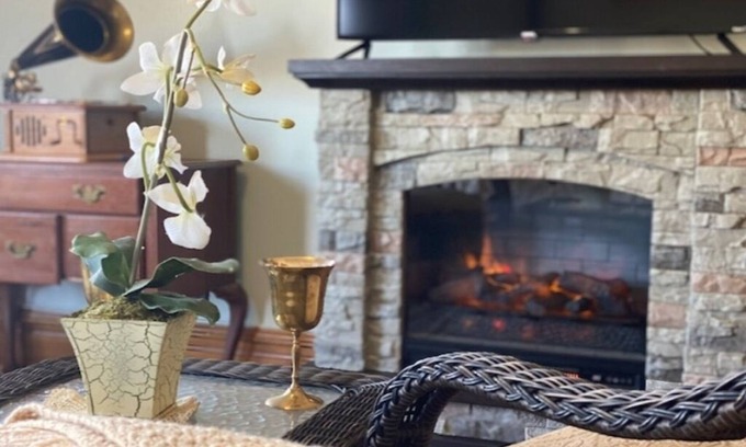 St. Marys Apartment | Historic 1884 Victorian Upstairs Unit. Walk to everything! Close to elk!