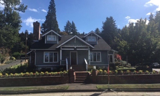 Fairmont Apartment | Historic 1910 Home on Fairmount Blvd walking distance to University of Oregon