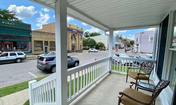 Augusta House | Historic Augusta Ky Escape with private parking