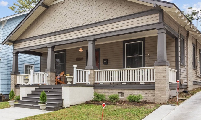 Greenville House | Historic Bungalow 2 Blocks from Uptown Action & 6 Blocks from ECU!