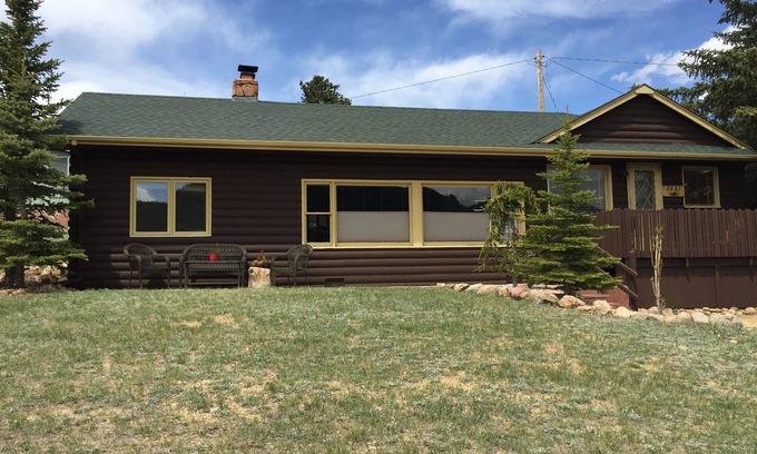 Estes Park Cabin | Historic Cabin with Spectacular Views! Full Kitchen, Walk into RMNP #20-NCD0303