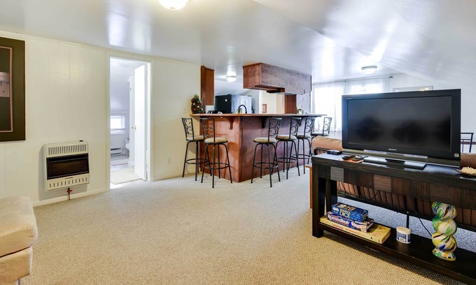 Lakewood House | Historic Carriage House < 20 Mi Elk Mtn: Hike, Ski