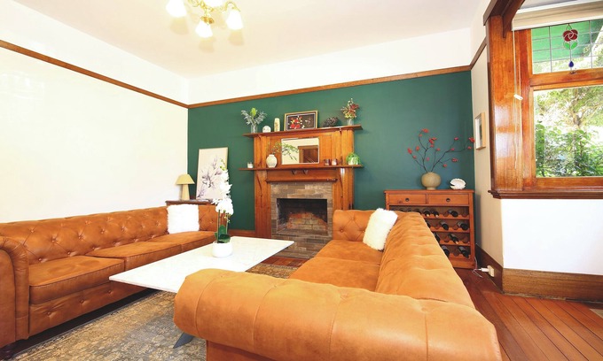 New Town Villa | Historic English Manor in New Town | Euro-Inspired | Free Parking | Near Hobart”