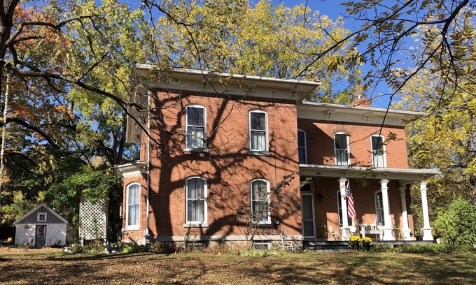 Palmyra Bed & Breakfast | Historic farm in Palmyra NY near historic sites, Erie Canal, CMAC and wineries