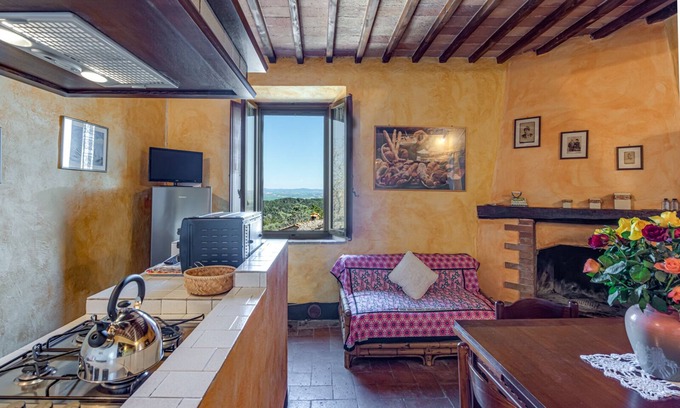 Palazzina Apartment | Historic Holding with wonderful swimming pool near Siena, Tuscany, Italy
