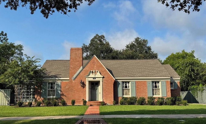 Bryan House | Historic Home on 32nd near Downtown Bryan