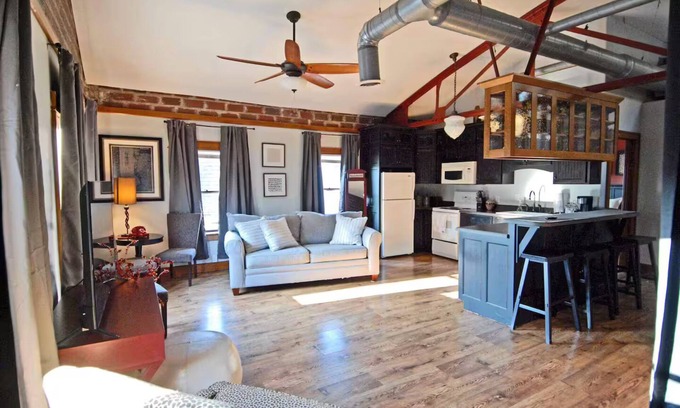 Bloomington Apartment | "Historic Loft Retreat in Downtown Bloomington"