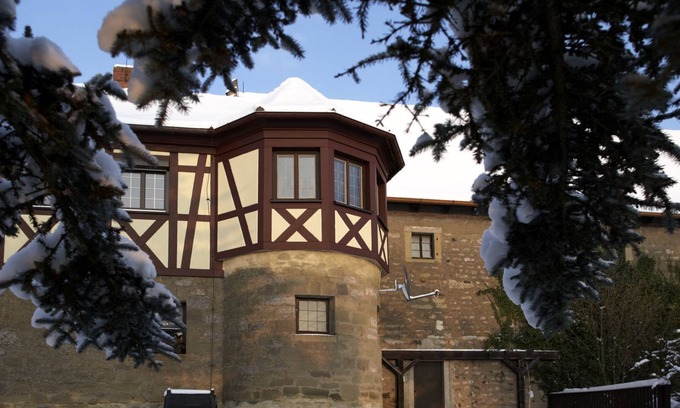 Erlabronn Apartment | Historic manor in the Steigerwald with swimming pool and sauna