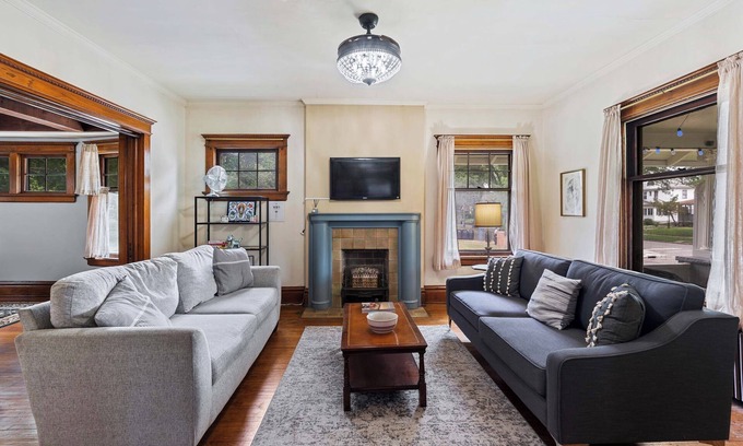 Downtown Toledo House | Historic Old West End Entire Home - 4 Bedrooms next to Arboretum