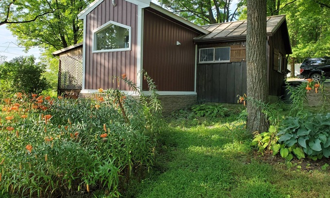Cross Junction Cabin | Historic pet friendly cabin/shooting range/ATV trails/fish ponds/on 82 acres.