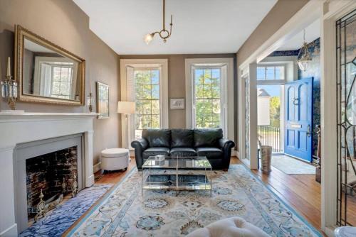 Petersburg House | Historic Petersburg Row Home