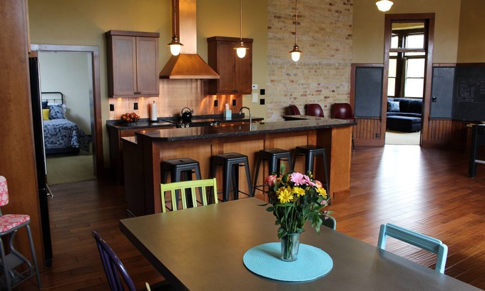 South Haven House | Historic Property close to South Beach and downtown - Upper Unit