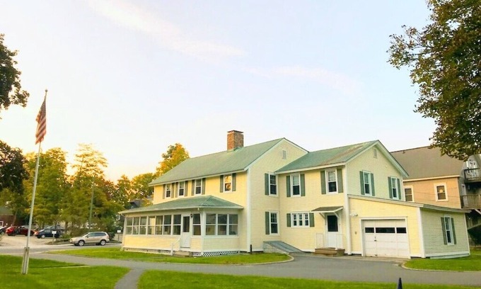Stockbridge House | Historic Rectory Retreat in Stockbridge – Getaway for 8-12 Guests