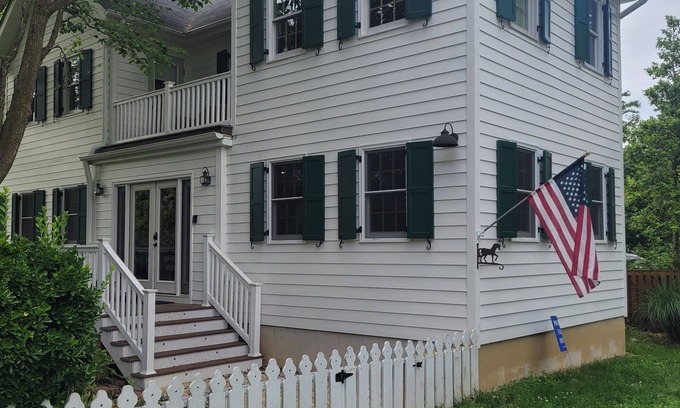 Oxford House | Historic Renovated Jackrabbit Cottage