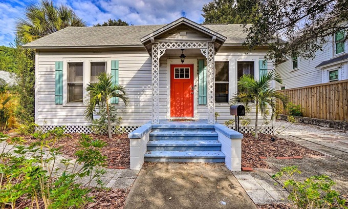 Tarpon Springs Cottage | Historic Tarpon Springs Abode ~ 3 Mi to Beach