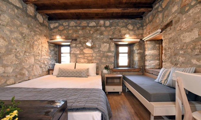 Afytos Condo | Historical house in the center of Afytos