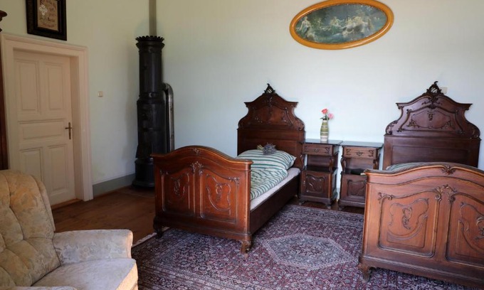 Nepomuk Apartment | Historické apartmány Zelenohorská pošta