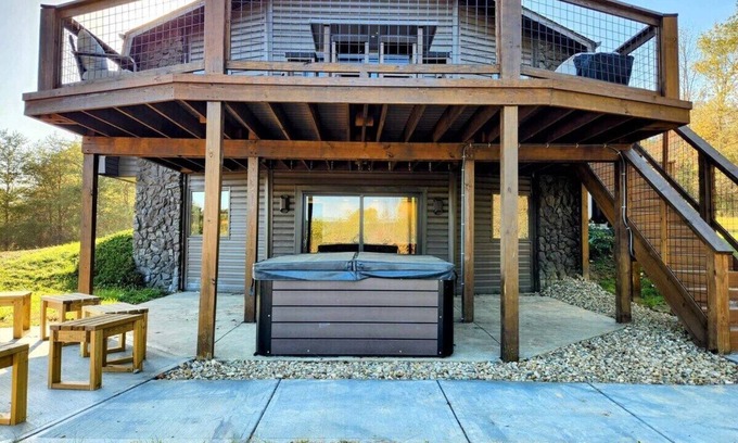 Lancaster House | HiveHaven! Secluded Luxury Lodge