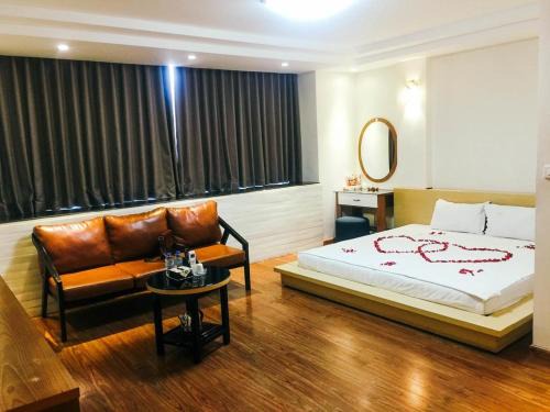 Yen Phu Apartment | Hoàng Gia Hotel -150 Nghi Tàm HN - by BAY LUXURY