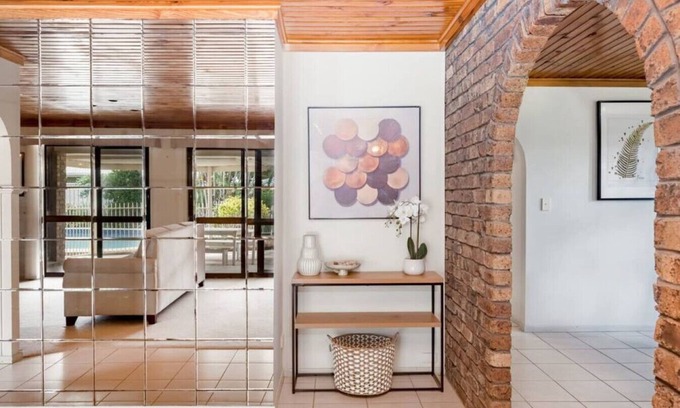 Robertson House | Hobbit House Inspired 4BR cozy Fairytale Cottage