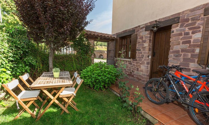 Fresneda de la Tiron House | Holiday Home "Rustic Lodging Fresneda" with Mountain View & Garden