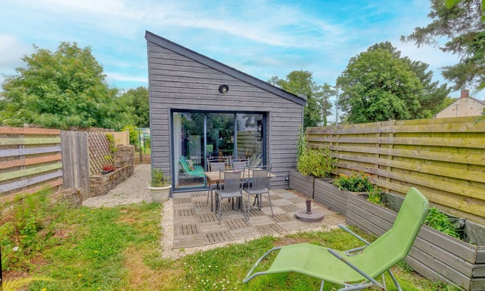 Sainte-Reine-de-Bretagne House | Holiday Home 'Le Petit Nid' with Private Terrace, Wi-Fi and Air Conditioning