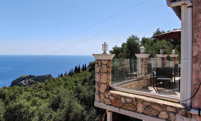 Lakones House | Holiday Accommodation 'Captain Spiros House' with Mountain View & Wi-Fi