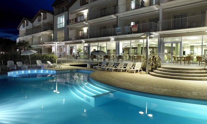 Roseto degli Abruzzi Apartment | Holiday apartment with pool and air conditioning