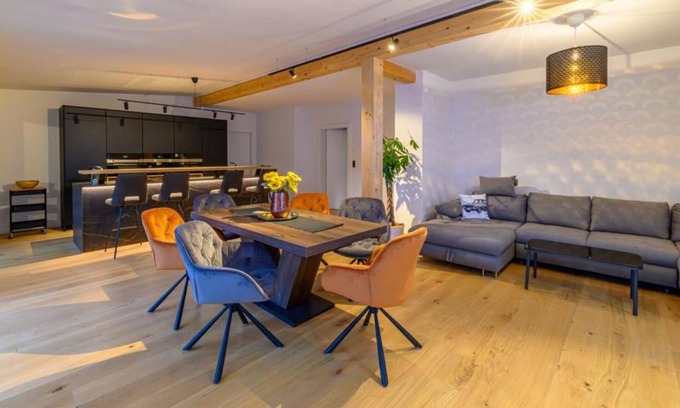 Gmuend in Kaernten Apartment | Holiday Apartment "Gasthof Alte Post - Top 7 Admiral" with Mountain View & Wi-Fi
