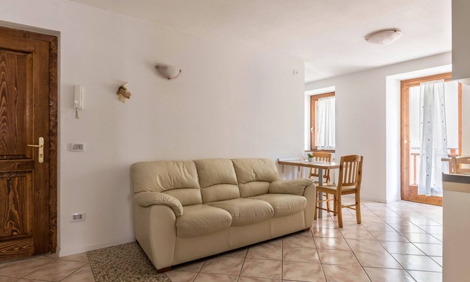 Baselga di Pine Apartment | Holiday Apartment 'Appartamento Lucia' with Private Balcony & Wi-Fi
