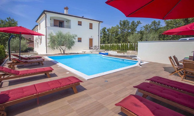 Porec Apartment | Holiday apartment with use of pool