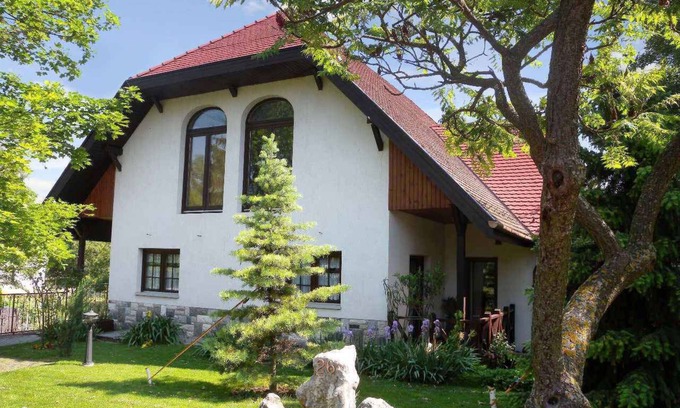 Balatonszarszo Apartment | Holiday apartment with gazebo and barbecue