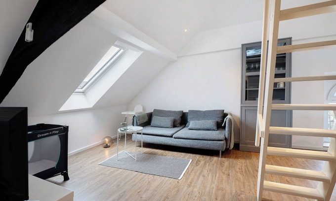 Trittenheim Apartment | Holiday Apartment "Adlernest Mit Weinbergblick" with Mountain View & Wi-Fi