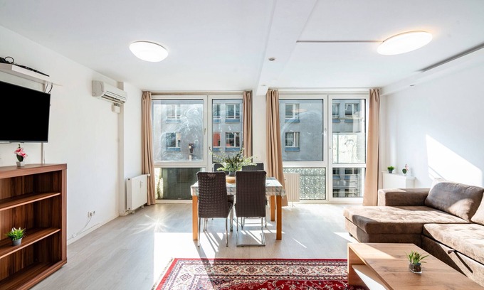 Ludwigsvorstadt-Kliniken Apartment | Holiday Apartment 'Aldars 5' with Wi-Fi and Air Conditioning