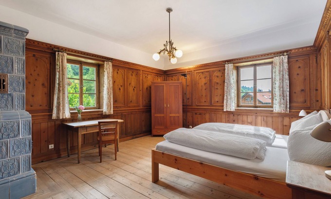 Pfalzen Apartment | Holiday Apartment 'Ansitz Baumannhof Erker Suite' with Mountain View, Shared Garden and Wi-Fi