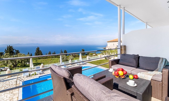 Tsoukaladhes Apartment | Holiday Apartment 'Apartment 2' with Sea View, Shared Pool & Wi-Fi