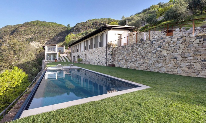 Tignale Apartment | Holiday Apartment "Ca' Scaì Agrifugium Olivia" with Lake View, Shared Pool and Wi-Fi
