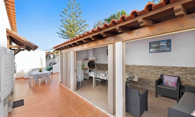 Vale de Centianes Apartment | Holiday Apartment "Casa da Praia" near Beach with 3 Private Terraces & Wi-Fi