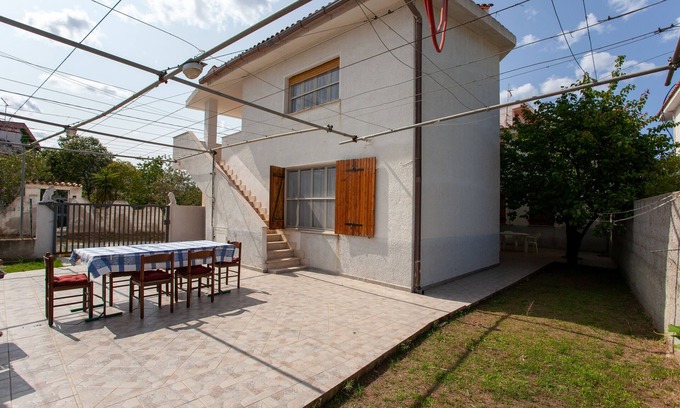 Monte Longu Apartment | Holiday Apartment "Casa Con Giardino" with Mountain View & Shared Terrace