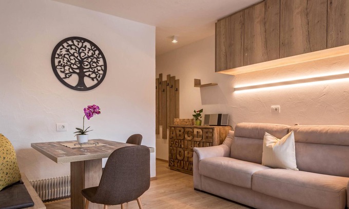 Colfosco Apartment | Holiday Apartment Cocoon Sweet Home with Mountain View and access to ski slopes